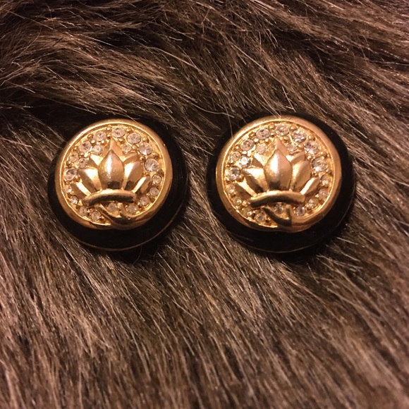 Vintage gold tone enamel rhinestone clip earrings - Picture 6 of 7